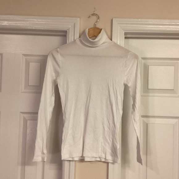 🛍️ 2 for $13🛍️ GAP White Turtleneck - Picture 3 of 6